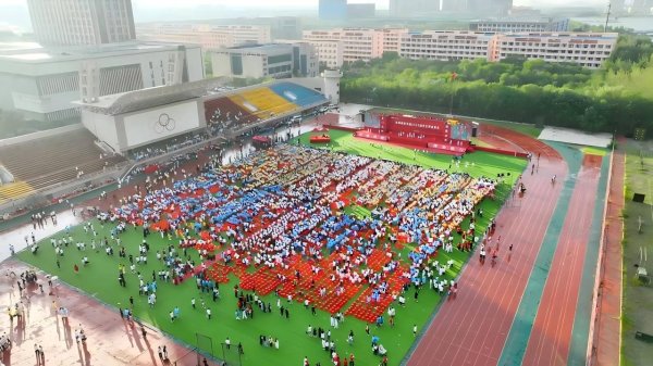 富腾优配  滨州职业学院举行2025届学生毕业典礼 8528名滨职人扬帆起航